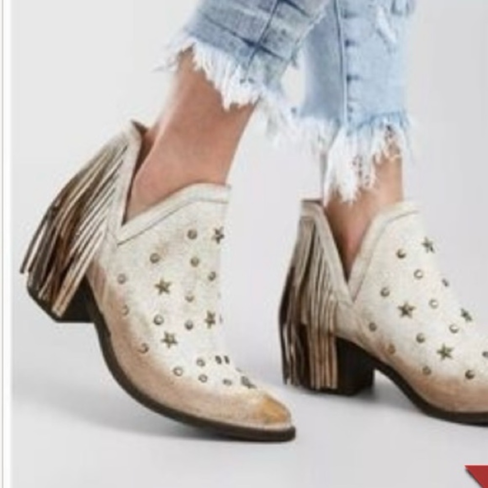 Circle G by Corral Ladies White Studs & Fringe Ankle Booties
